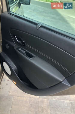 Минивэн Renault Grand Scenic 2016 в 