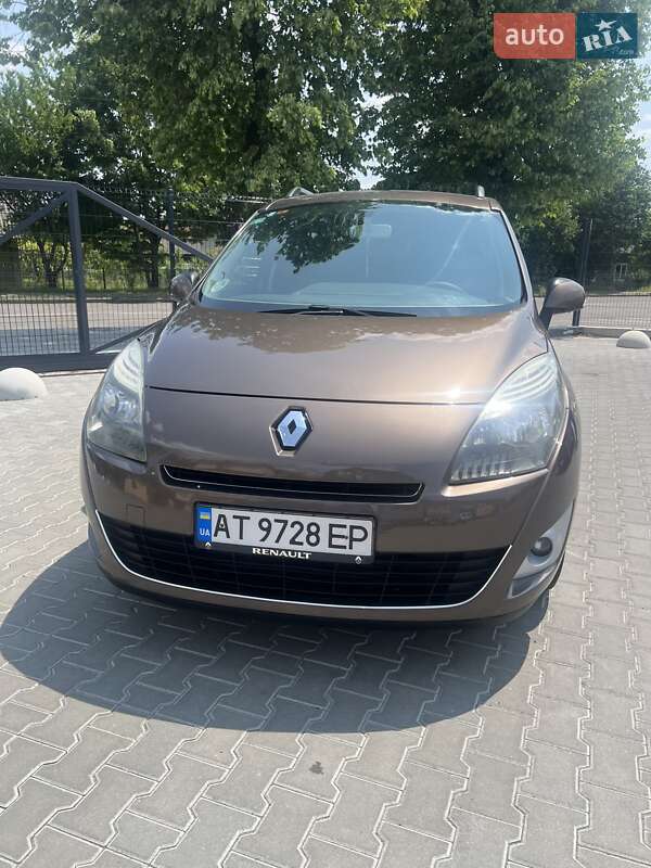 Минивэн Renault Grand Scenic 2010 в 