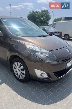 Минивэн Renault Grand Scenic 2010 в 