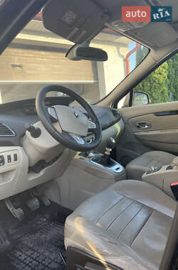Минивэн Renault Grand Scenic 2011 в 
