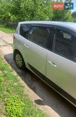 Минивэн Renault Grand Scenic 2011 в 