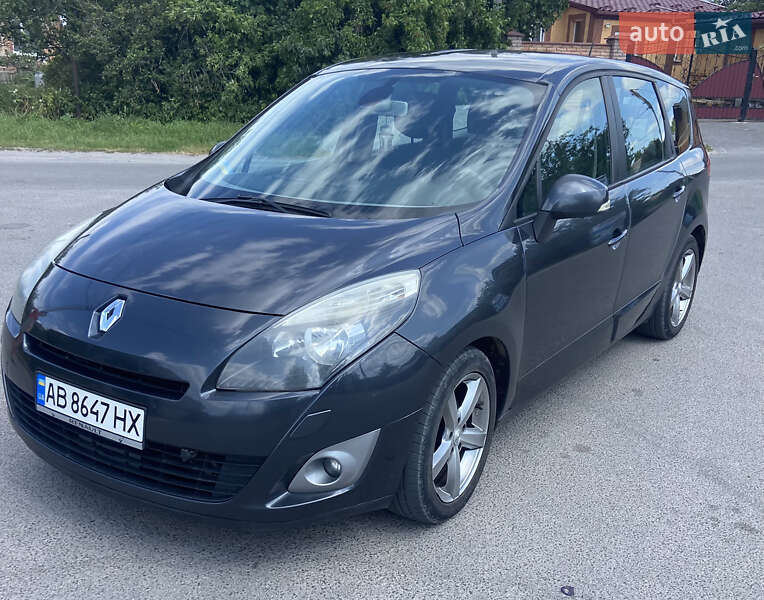 Минивэн Renault Grand Scenic 2011 в 