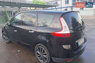 Минивэн Renault Grand Scenic 2011 в 
