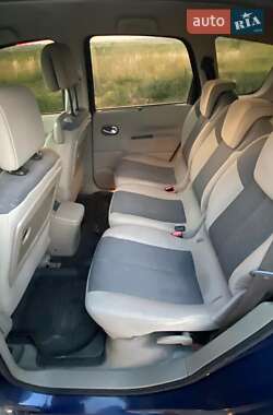 Минивэн Renault Grand Scenic 2004 в 