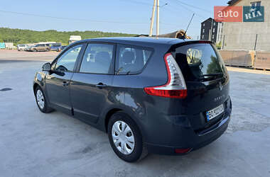 Минивэн Renault Grand Scenic 2010 в 