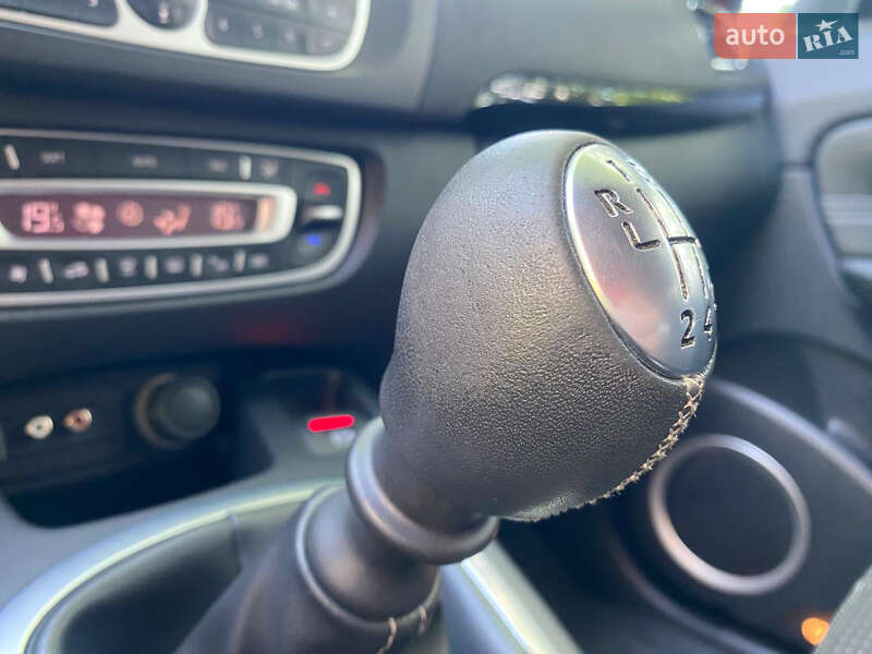 Мінівен Renault Grand Scenic 2011 в Рівному фото 40 Мінівен Renault Grand Scenic 2011 в Рівному