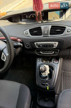 Минивэн Renault Grand Scenic 2012 в 