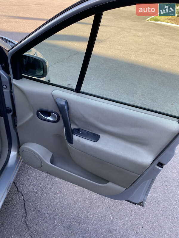 Минивэн Renault Grand Scenic 2004 в Ровно