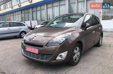 Минивэн Renault Grand Scenic 2011 в 