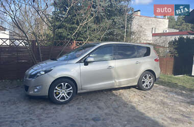 Минивэн Renault Grand Scenic 2010 в 