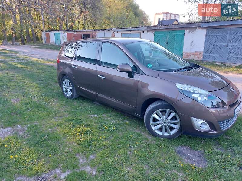 Минивэн Renault Grand Scenic 2009 в 