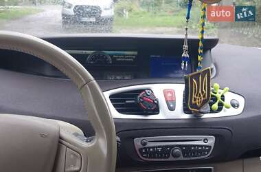 Минивэн Renault Grand Scenic 2009 в 