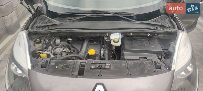 Минивэн Renault Grand Scenic 2011 в Буче