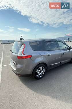 Минивэн Renault Grand Scenic 2009 в 