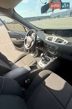 Минивэн Renault Grand Scenic 2009 в 