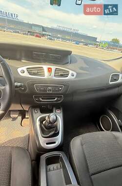 Минивэн Renault Grand Scenic 2009 в 