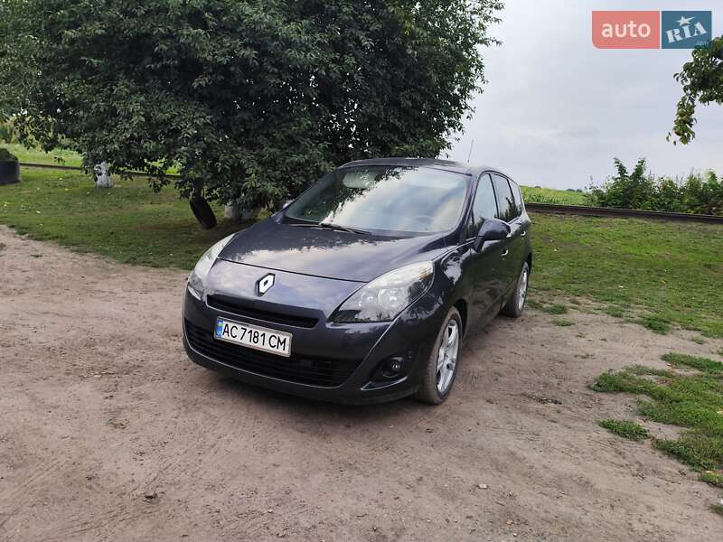 Минивэн Renault Grand Scenic 2010 в 