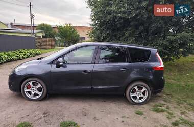 Минивэн Renault Grand Scenic 2010 в 