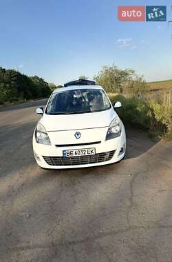 Минивэн Renault Grand Scenic 2010 в 