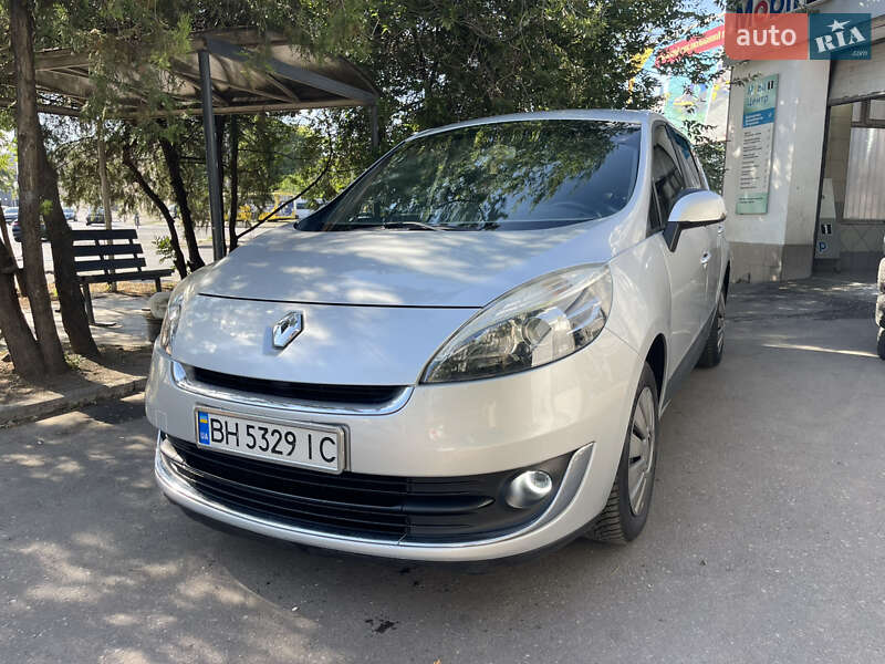 Renault Grand Scenic 2013