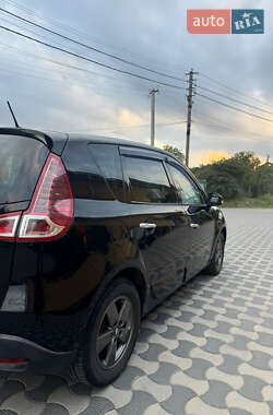 Минивэн Renault Grand Scenic 2010 в 
