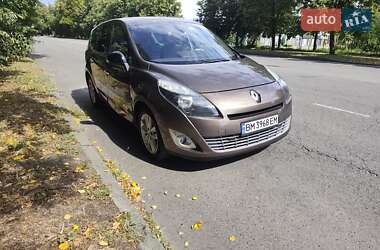 Минивэн Renault Grand Scenic 2011 в 
