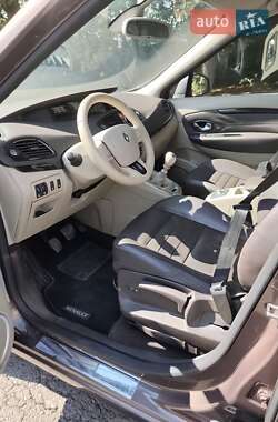 Минивэн Renault Grand Scenic 2011 в 
