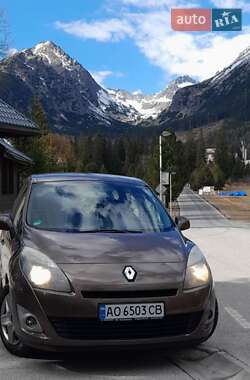 Минивэн Renault Grand Scenic 2011 в Сваляве