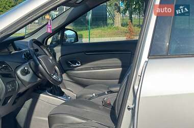 Минивэн Renault Grand Scenic 2015 в 