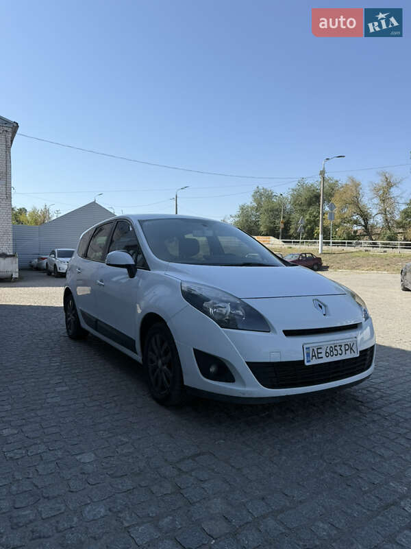 Renault Grand Scenic 2011