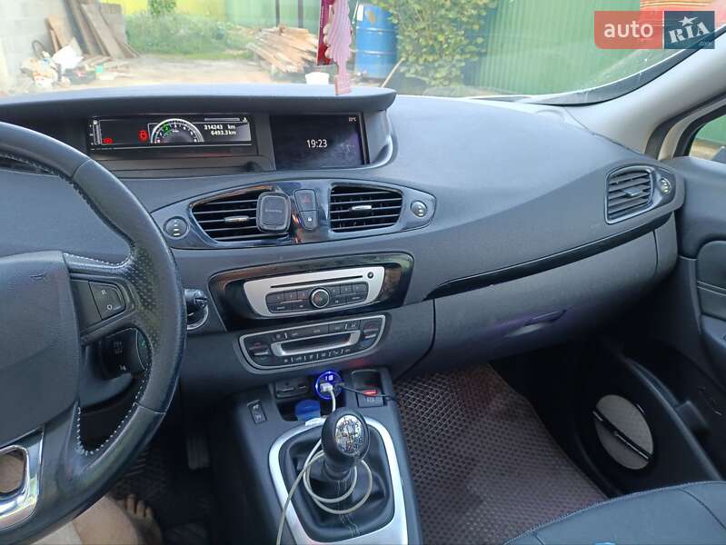 Мінівен Renault Grand Scenic 2015 в Пустомитах