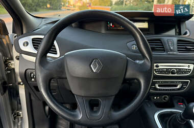 Минивэн Renault Grand Scenic 2012 в 