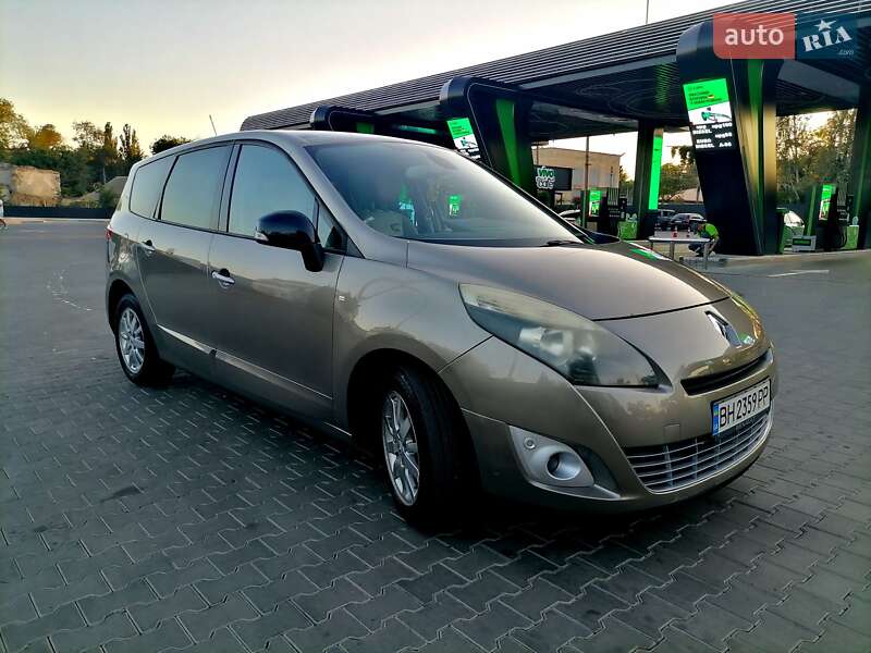 Минивэн Renault Grand Scenic 2011 в 