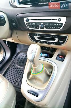 Минивэн Renault Grand Scenic 2011 в 