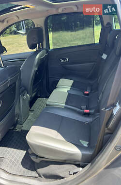 Минивэн Renault Grand Scenic 2015 в 