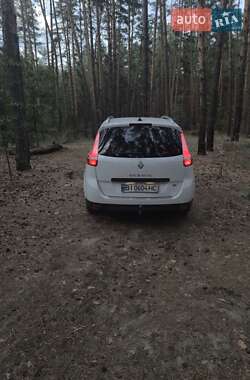 Минивэн Renault Grand Scenic 2013 в 