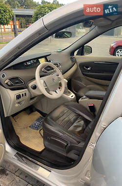 Минивэн Renault Grand Scenic 2011 в 