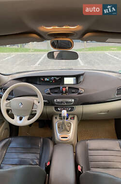 Минивэн Renault Grand Scenic 2011 в 