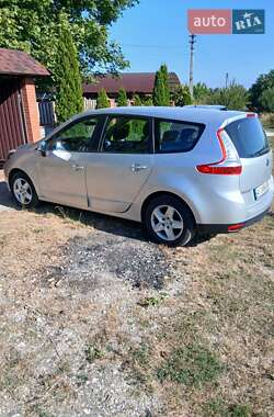 Минивэн Renault Grand Scenic 2013 в 
