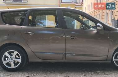 Минивэн Renault Grand Scenic 2011 в 