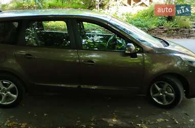 Минивэн Renault Grand Scenic 2011 в 