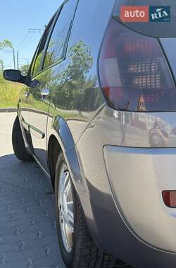 Минивэн Renault Grand Scenic 2004 в 
