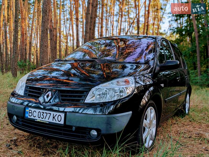 Минивэн Renault Grand Scenic 2005 в Русской Поляне