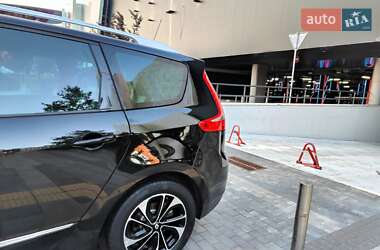 Минивэн Renault Grand Scenic 2015 в 