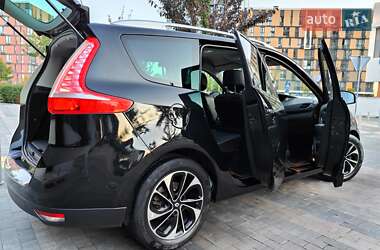 Минивэн Renault Grand Scenic 2015 в 