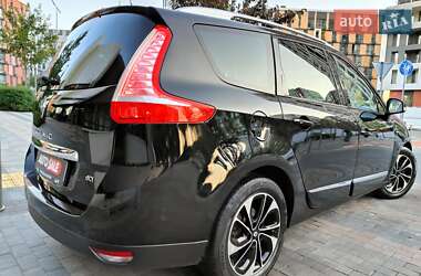 Минивэн Renault Grand Scenic 2015 в 