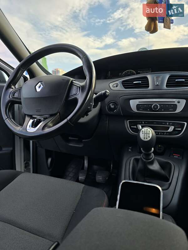 Минивэн Renault Grand Scenic 2014 в Киеве фото 17 Минивэн Renault Grand Scenic 2014 в Киеве