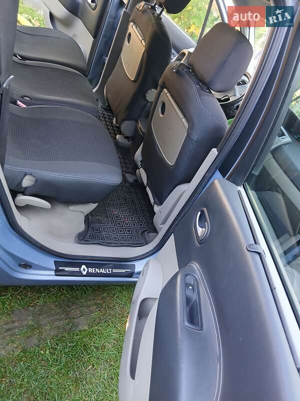 Минивэн Renault Grand Scenic 2006 в Ромнах
