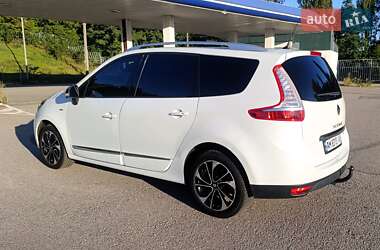 Минивэн Renault Grand Scenic 2016 в 