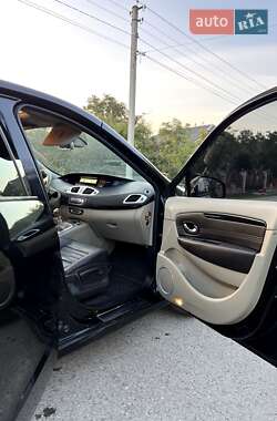 Минивэн Renault Grand Scenic 2010 в 